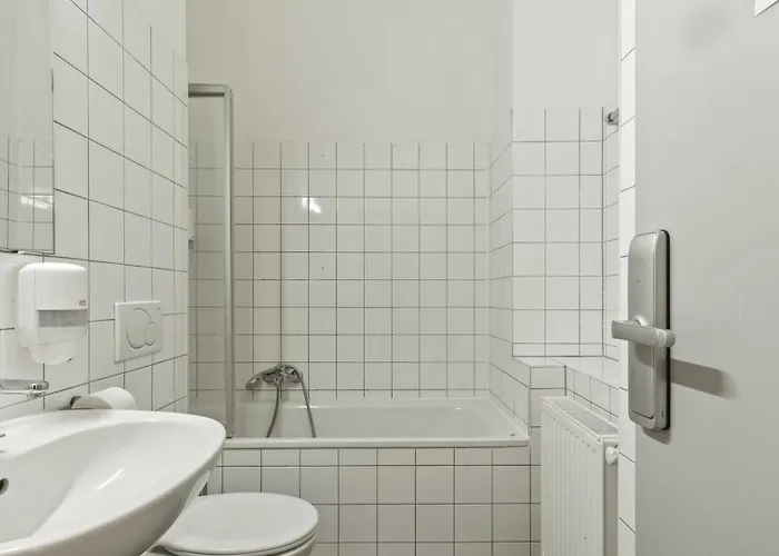 Odeon I Self Check In I Toilet On The Hallway Vienna